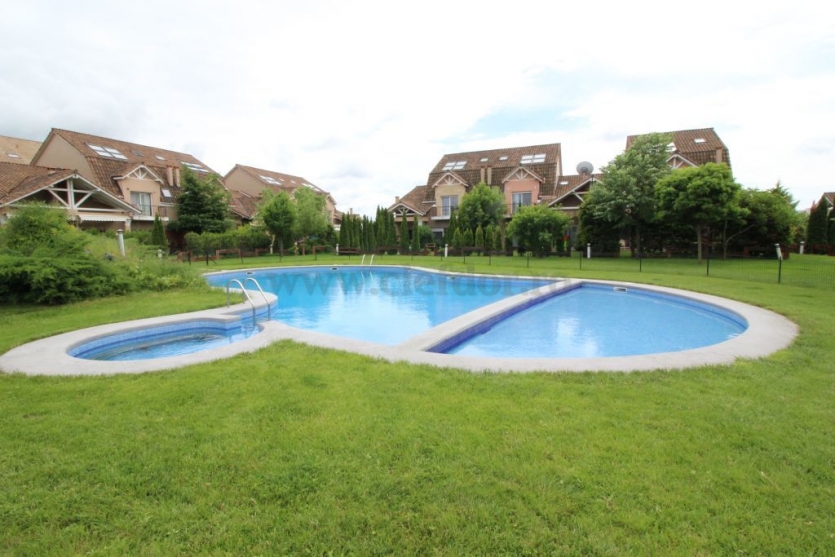 Vila de lux cu acces la piscina de inchiriat Vila de lux cu acces la piscina de inchiriat
