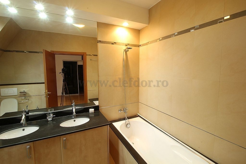 Vila de lux cu acces la piscina de inchiriat Vila de lux cu acces la piscina de inchiriat