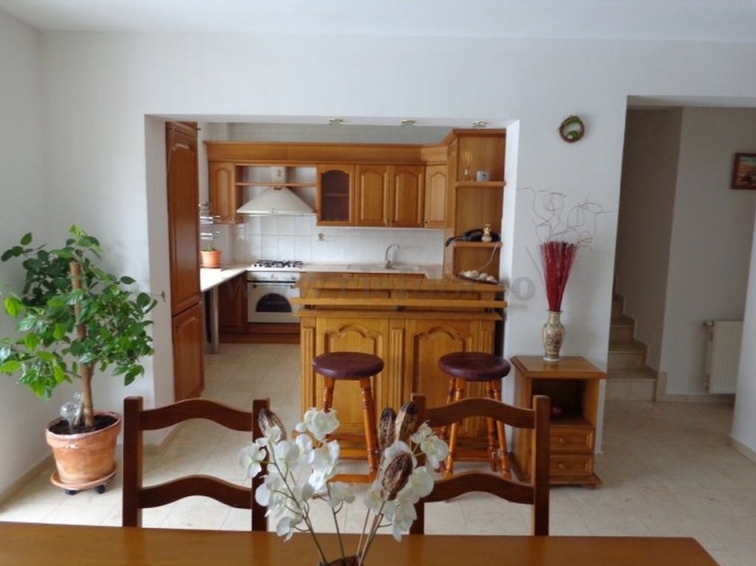 Vilă cu 5 camere de închiriat în zona Iancu Nicolae Vilă cu 5 camere de închiriat în zona Iancu Nicolae