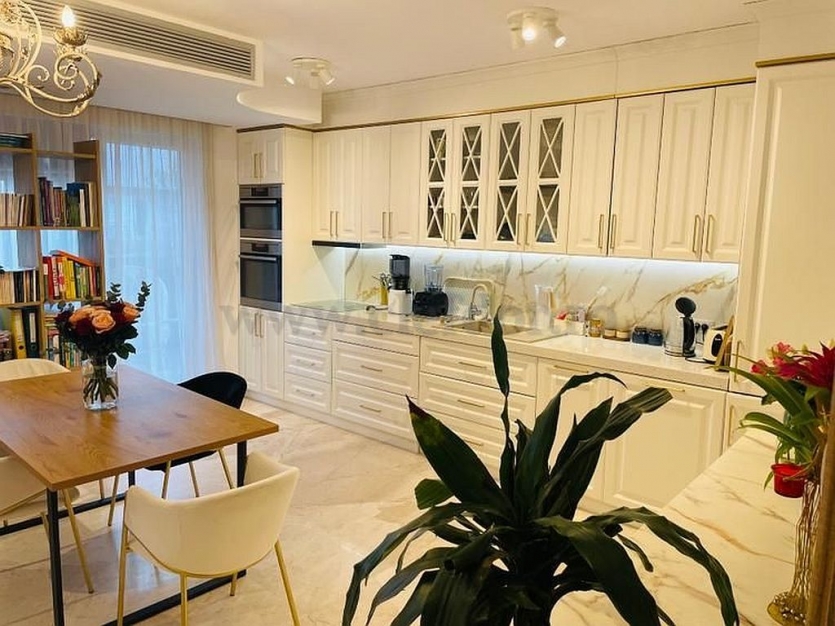 Luxury Villa with Swimming Pool Acces Vila de Lux cu acces la piscina