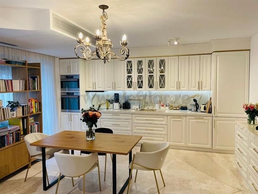 Luxury Villa with Swimming Pool Acces Vila de Lux cu acces la piscina