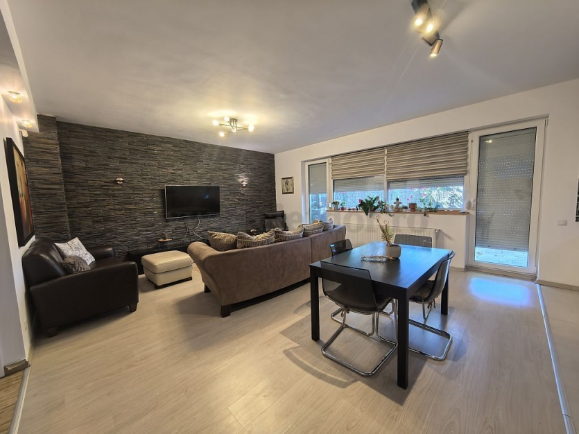 Luxury Villa with Swimming Pool Acces Vila de Lux cu acces la piscina