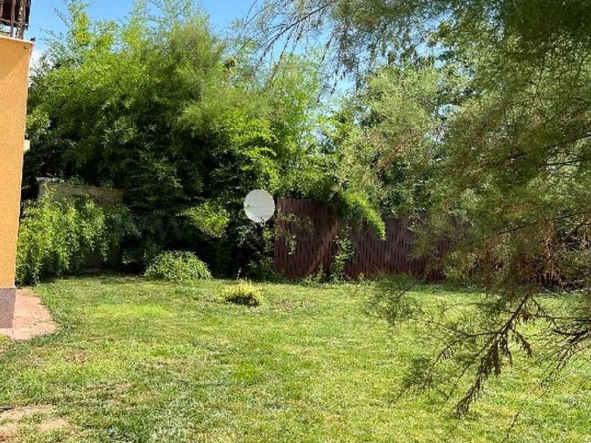 Vilă cu 4 camere de închiriat în zona Pipera Vilă cu 4 camere de închiriat în zona Pipera
