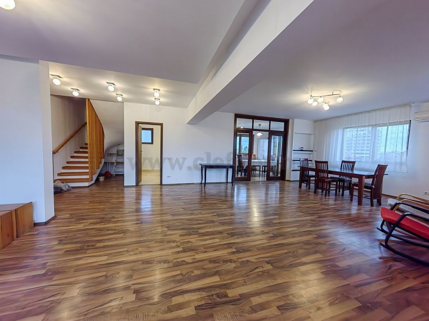 3 Bedrooms Duplex in Baneasa Area Duplex cu 4 camere în zona Baneasa