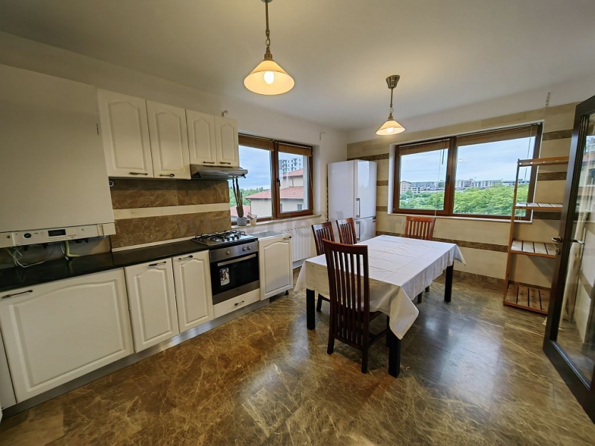3 Bedrooms Duplex in Baneasa Area Duplex cu 4 camere în zona Baneasa