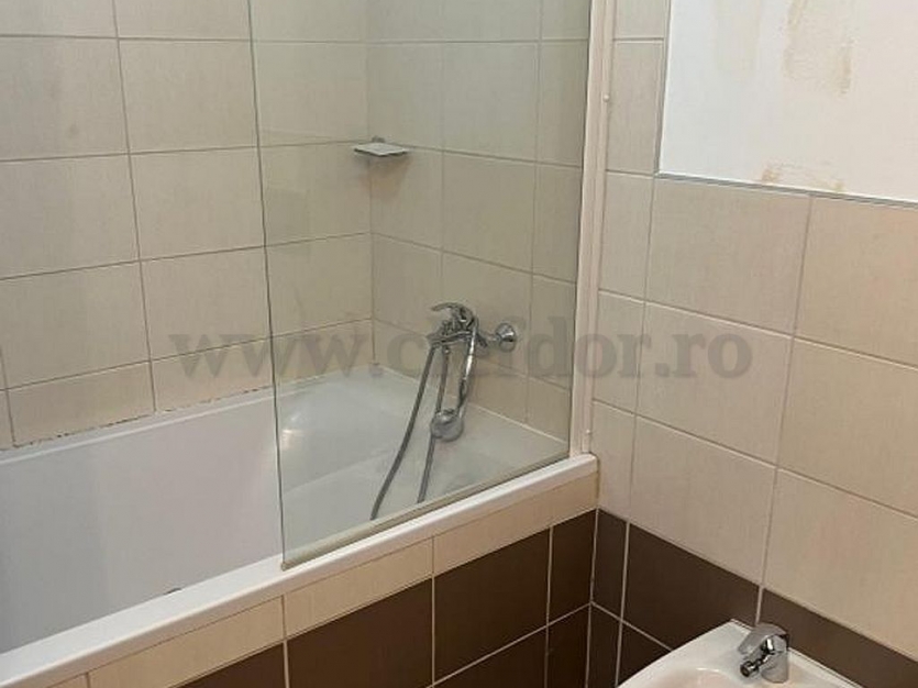 Apartament cu gradina si acces la piscina in zona Baneasa Apartament cu gradina si acces la piscina in zona Baneasa
