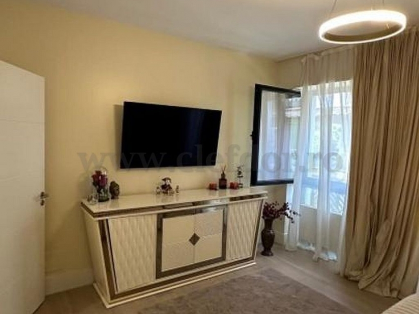 Apartment with Swimming Pool Access Apartament cu acces la piscina