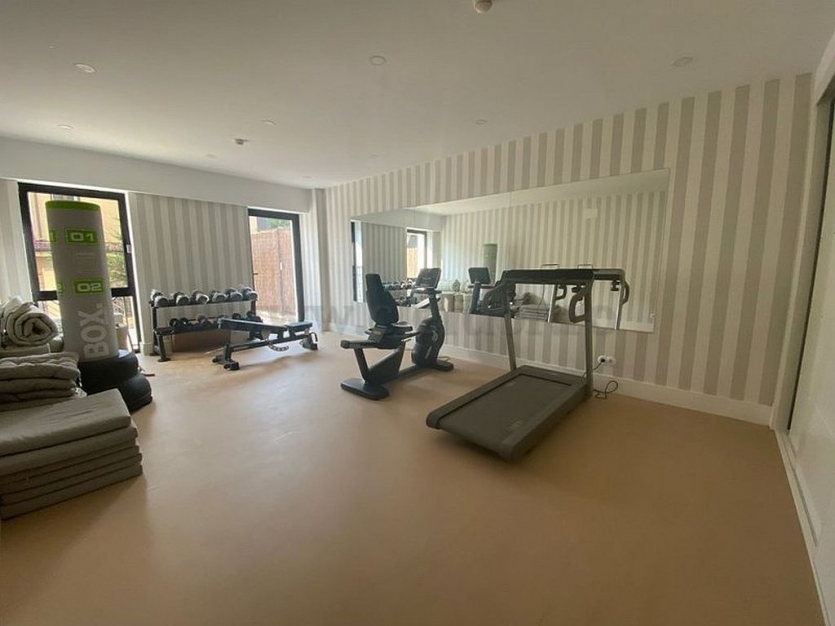 Apartment with Swimming Pool Access Apartament cu acces la piscina