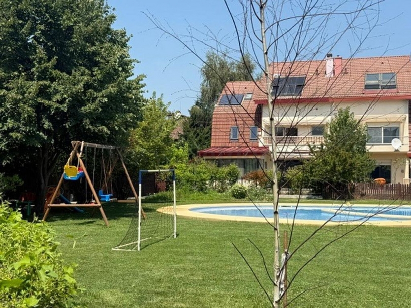 Villa with elevator and swimming pool acces, Iancu Nicolae Area Vilă cu lift si acces la piscina in zona Iancu Nicolae