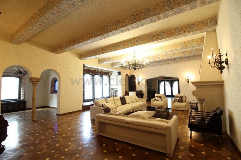 Dorobanti - Capitals - villa with 5 rooms for rent/sale Dorobanti - Capitale - vila cu 5 camere de inchiriat/vanzare