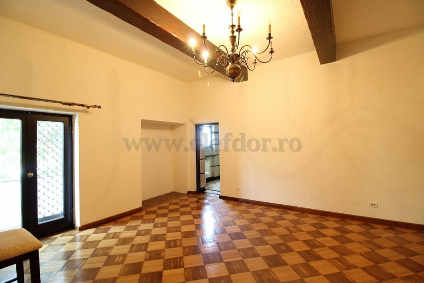Dorobanti - Capitals - villa with 5 rooms for rent/sale Dorobanti - Capitale - vila cu 5 camere de inchiriat/vanzare