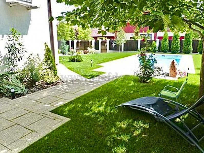 Individual villa with pool, Jollie Ville Vilă individuală cu piscină, Jollie Ville