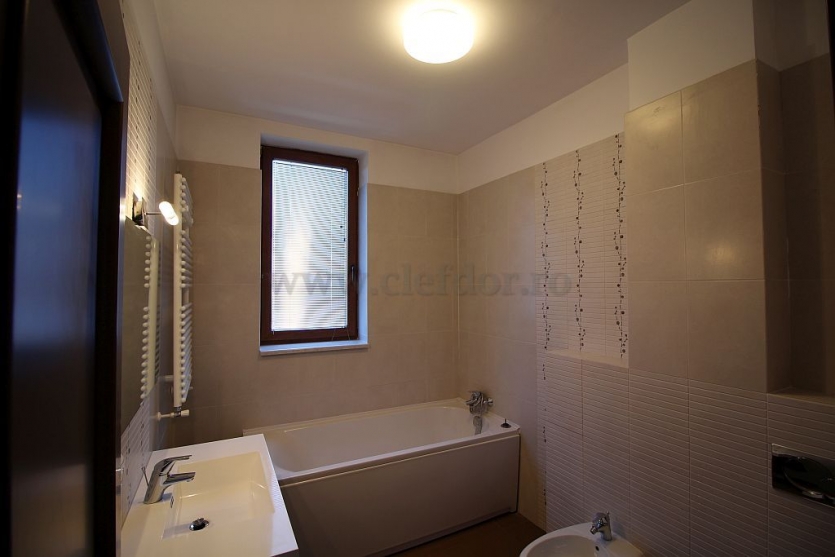 Apartament cu 4 camere 235mp utili de închiriat în zona Barbu Vacarescu Apartament cu 4 camere 235mp utili de închiriat în zona Barbu Vacarescu