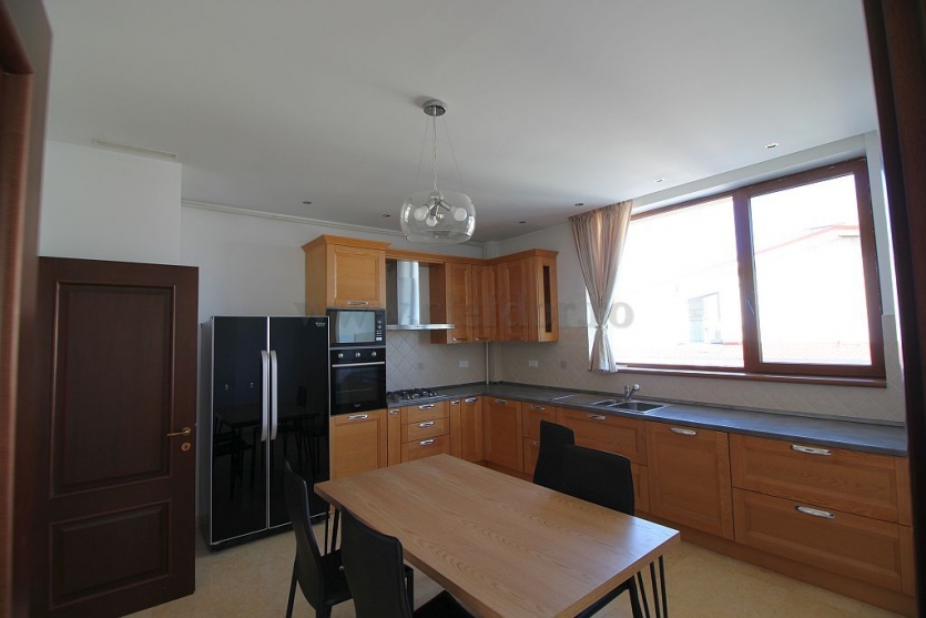 Apartament cu 4 camere 235mp utili de închiriat în zona Barbu Vacarescu Apartament cu 4 camere 235mp utili de închiriat în zona Barbu Vacarescu