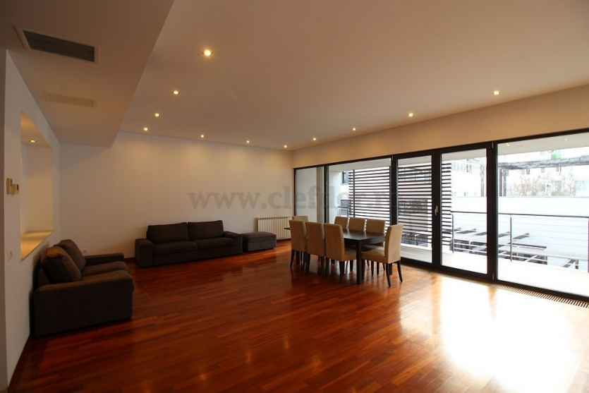 Dorobanti area - 3 bedroom penthouse apartment with a large terrace Dorobanti - penthouse cu 4 camere si terasa spatioasa