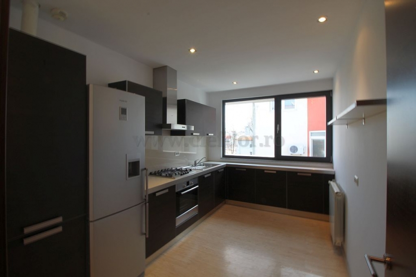 Dorobanti area - 3 bedroom penthouse apartment with a large terrace Dorobanti - penthouse cu 4 camere si terasa spatioasa