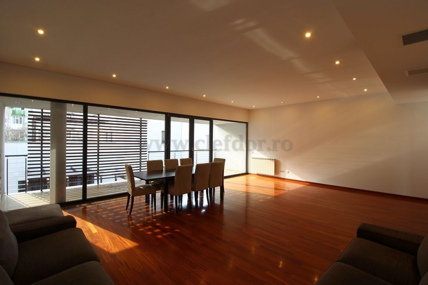 Dorobanti area - 3 bedroom penthouse apartment with a large terrace Dorobanti - penthouse cu 4 camere si terasa spatioasa