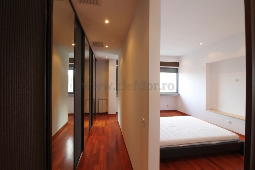 Dorobanti area - 3 bedroom penthouse apartment with a large terrace Dorobanti - penthouse cu 4 camere si terasa spatioasa