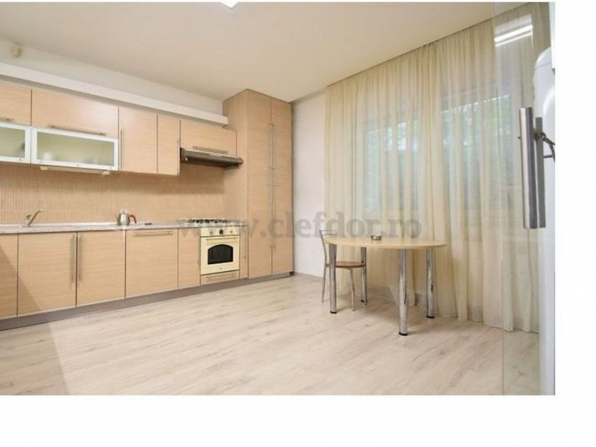 4 room Apartment for rent, Soseaua Nordului area Apartament cu 4 camere de închiriat în zona Soseaua Nordului