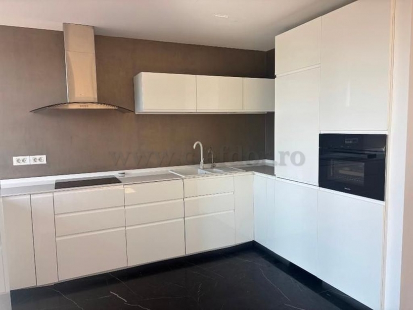 4 room Apartment for rent, Primaverii area Apartament cu 4 camere de închiriat în zona Primaverii