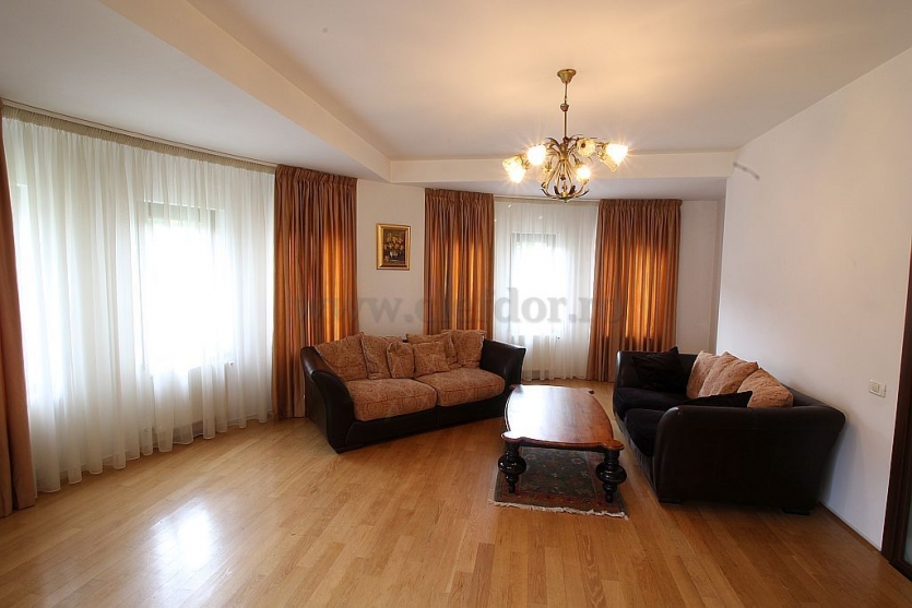 Villa for rent / sale near the French School Vila de inchiriat/vanzare in apropiere de Liceul Francez