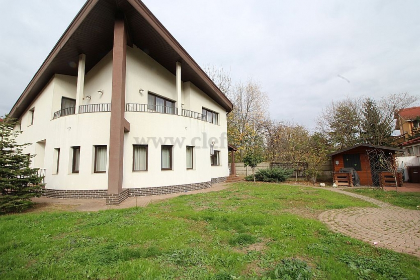 Villa for rent / sale near the French School Vila de inchiriat/vanzare in apropiere de Liceul Francez