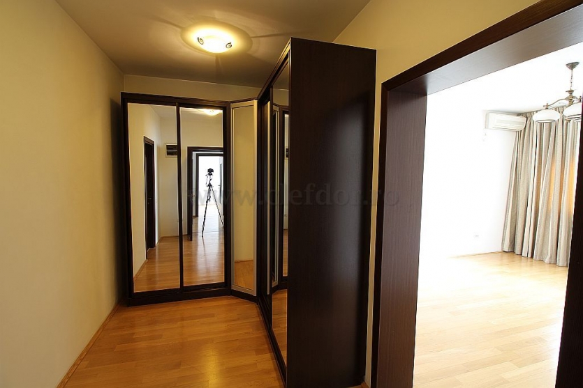 Villa for rent / sale near the French School Vila de inchiriat/vanzare in apropiere de Liceul Francez