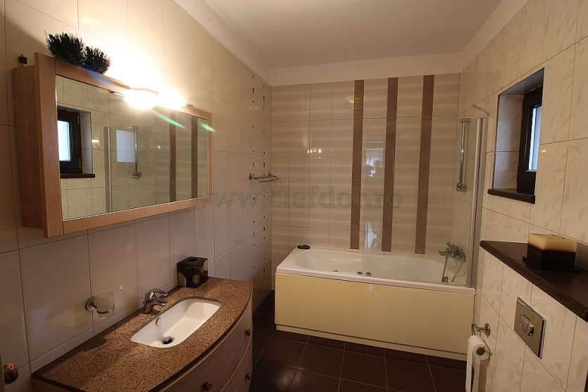 Villa for rent / sale near the French School Vila de inchiriat/vanzare in apropiere de Liceul Francez