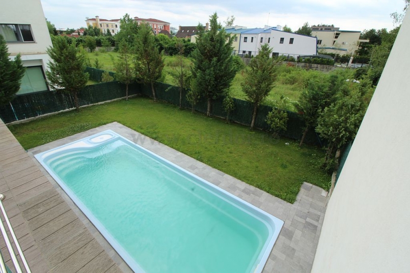 Luxury Villa with Swimming Pool near British School Vila de Lux cu Piscina in apropiere de British School