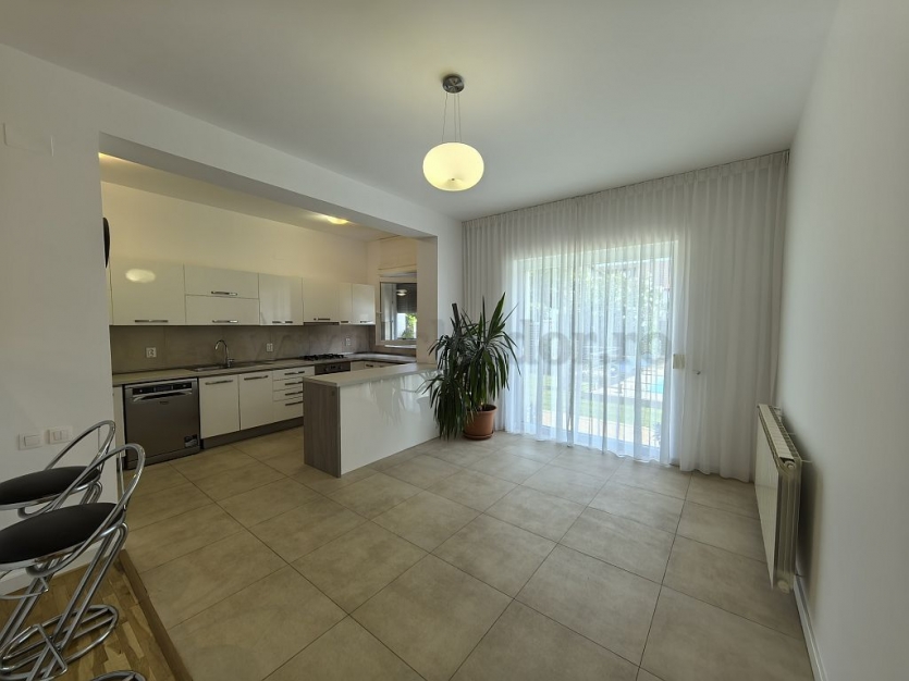 Villa with Swimming Pool on Iancu Nicolae for Rent Vilă cu Piscina de închiriat în zona Iancu Nicolae