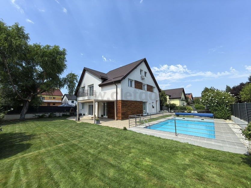 Villa with Swimming Pool on Iancu Nicolae for Rent Vilă cu Piscina de închiriat în zona Iancu Nicolae