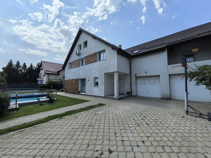 Villa with Swimming Pool on Iancu Nicolae for Rent Vilă cu Piscina de închiriat în zona Iancu Nicolae