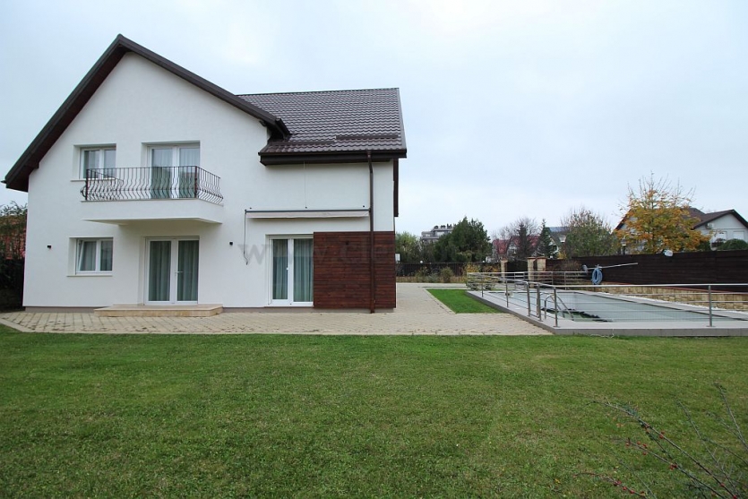 Vilă cu Piscina de închiriat în zona Iancu Nicolae Vilă cu Piscina de închiriat în zona Iancu Nicolae