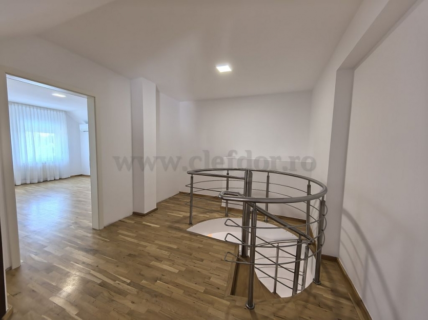 Villa with Swimming Pool on Iancu Nicolae for Rent Vilă cu Piscina de închiriat în zona Iancu Nicolae