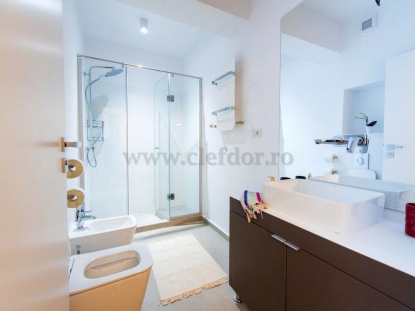 Lake view Apartment! Apartament cu vedere spre lac!