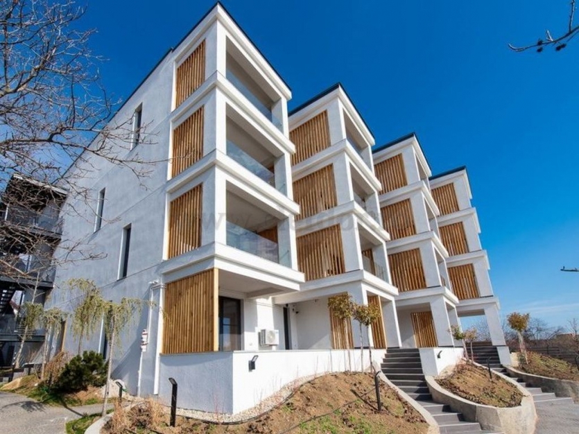 Lake view Apartment! Apartament cu vedere spre lac!