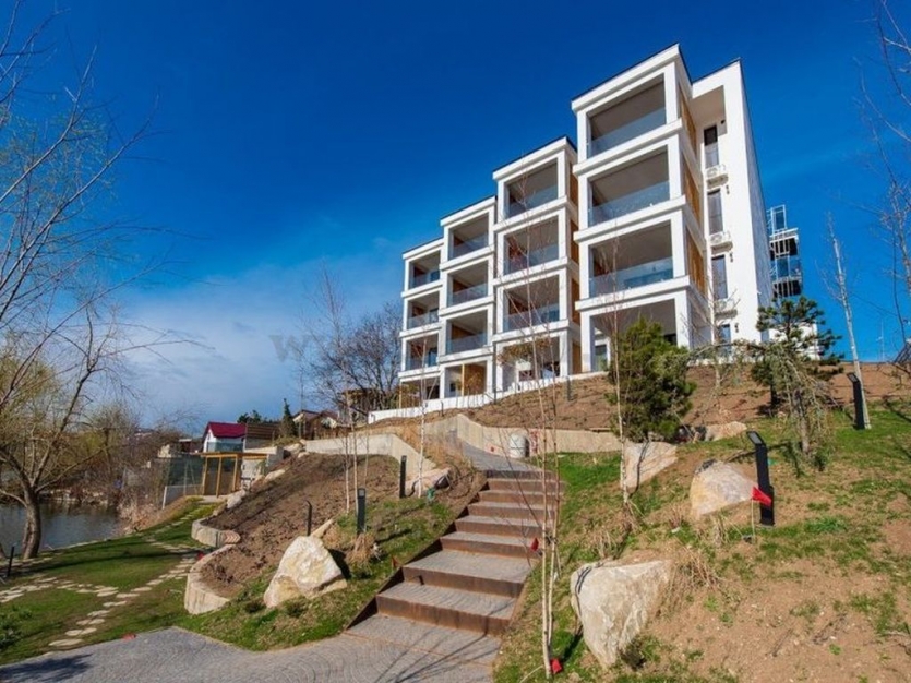 Lake view Apartment! Apartament cu vedere spre lac!