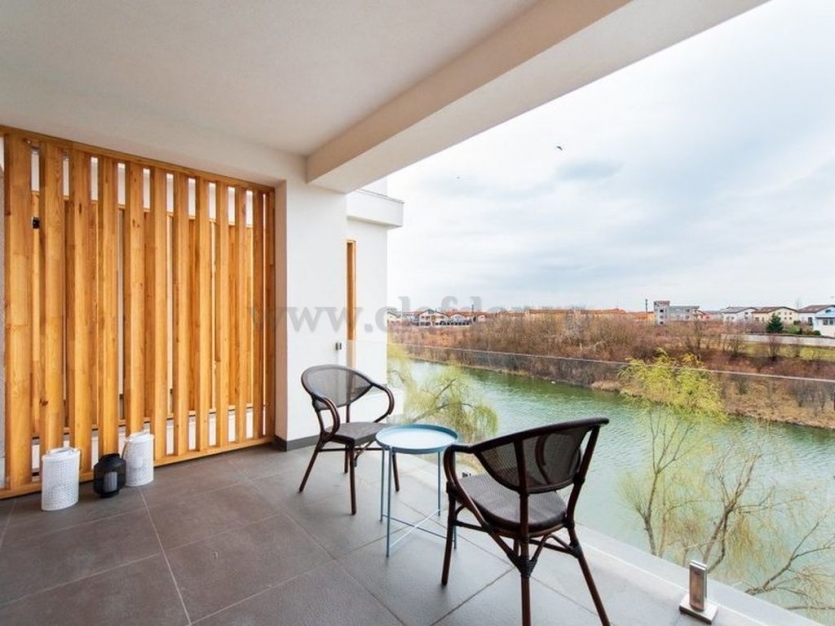 Lake view Apartment! Apartament cu vedere spre lac!