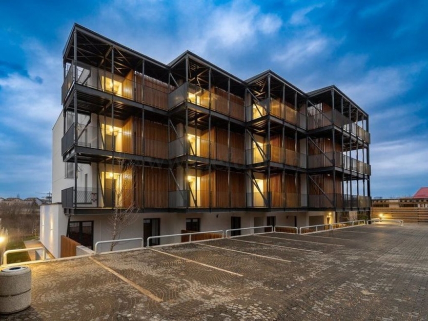 Lake view Apartment! Apartament cu vedere spre lac!