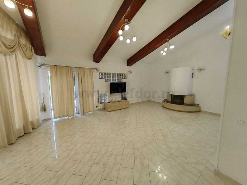 Vila Individuala cu Piscina- Pretabila pentru GRADINITA Vila Individuala cu Piscina- Pretabila pentru GRADINITA