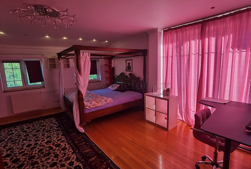 Vila Individuala cu Piscina- Pretabila pentru GRADINITA Vila Individuala cu Piscina- Pretabila pentru GRADINITA