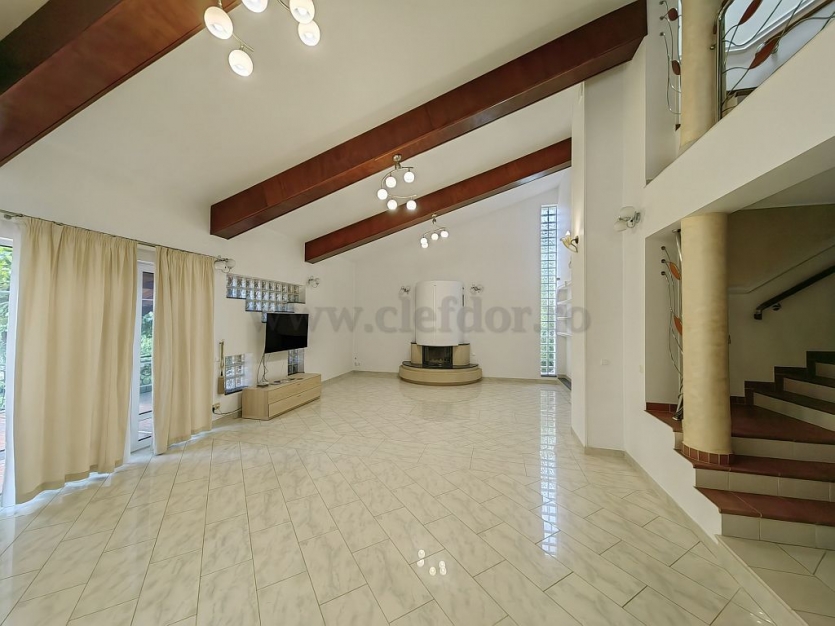 Vila Individuala cu Piscina- Pretabila pentru GRADINITA Vila Individuala cu Piscina- Pretabila pentru GRADINITA