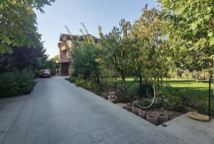 Vila Individuala cu Piscina- Pretabila pentru GRADINITA Vila Individuala cu Piscina- Pretabila pentru GRADINITA