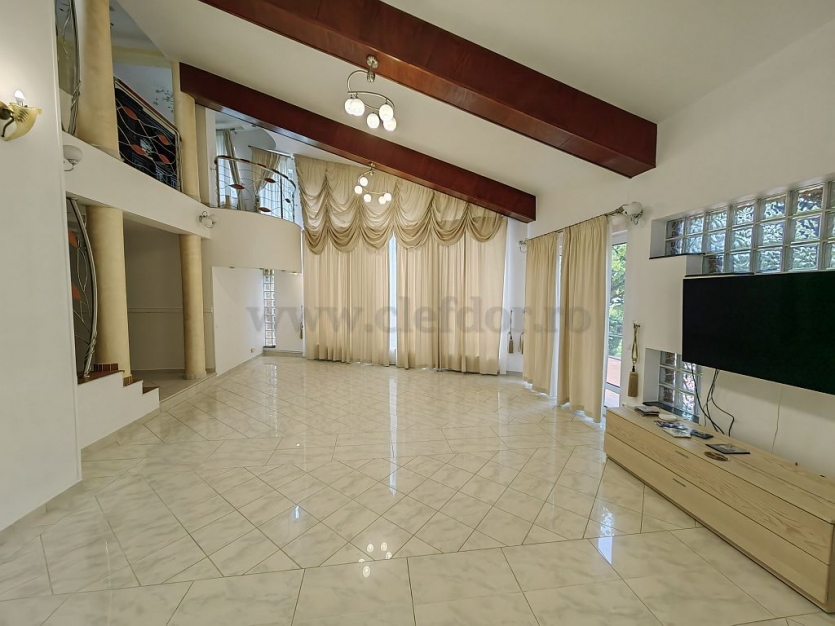 Vila Individuala cu Piscina- Pretabila pentru GRADINITA Vila Individuala cu Piscina- Pretabila pentru GRADINITA