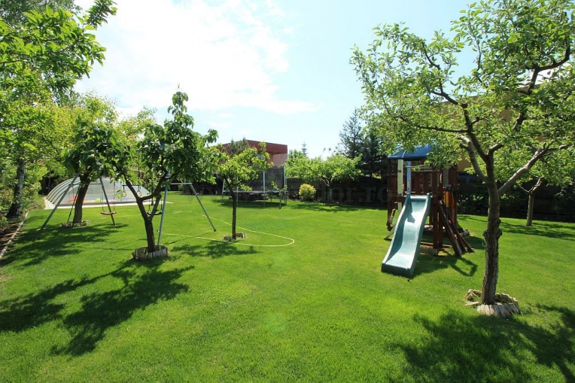 Vila Individuala cu Piscina- Pretabila pentru GRADINITA Vila Individuala cu Piscina- Pretabila pentru GRADINITA