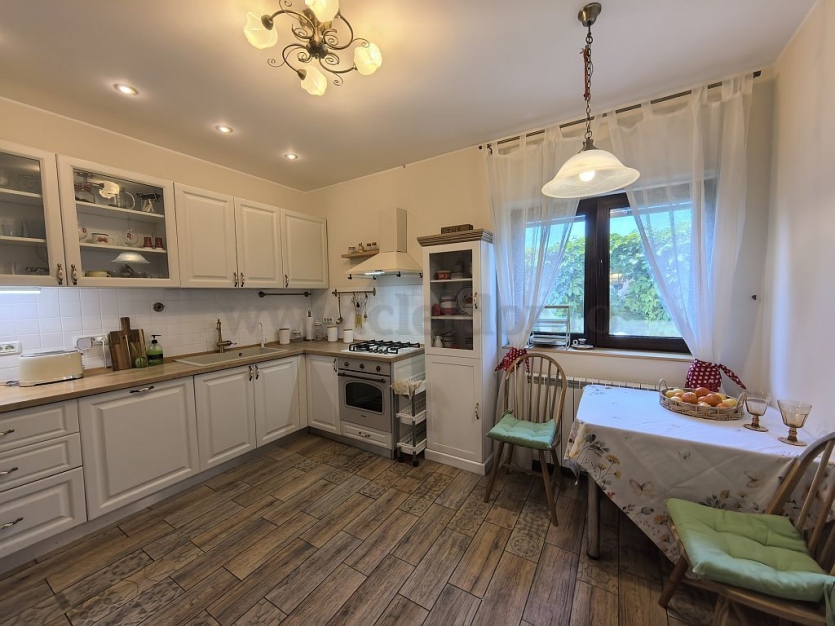 Villa for rent near Iancu Nicolae Vilă cu 5 camere de închiriat în apropere de Iancu Nicolae