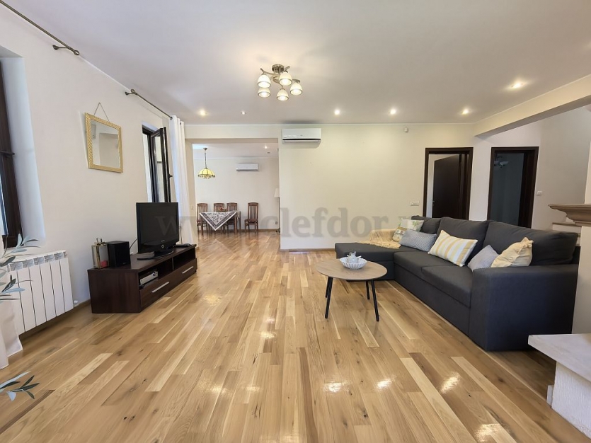 Villa for rent near Iancu Nicolae Vilă cu 5 camere de închiriat în apropere de Iancu Nicolae