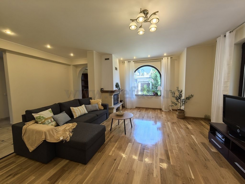 Villa for rent near Iancu Nicolae Vilă cu 5 camere de închiriat în apropere de Iancu Nicolae