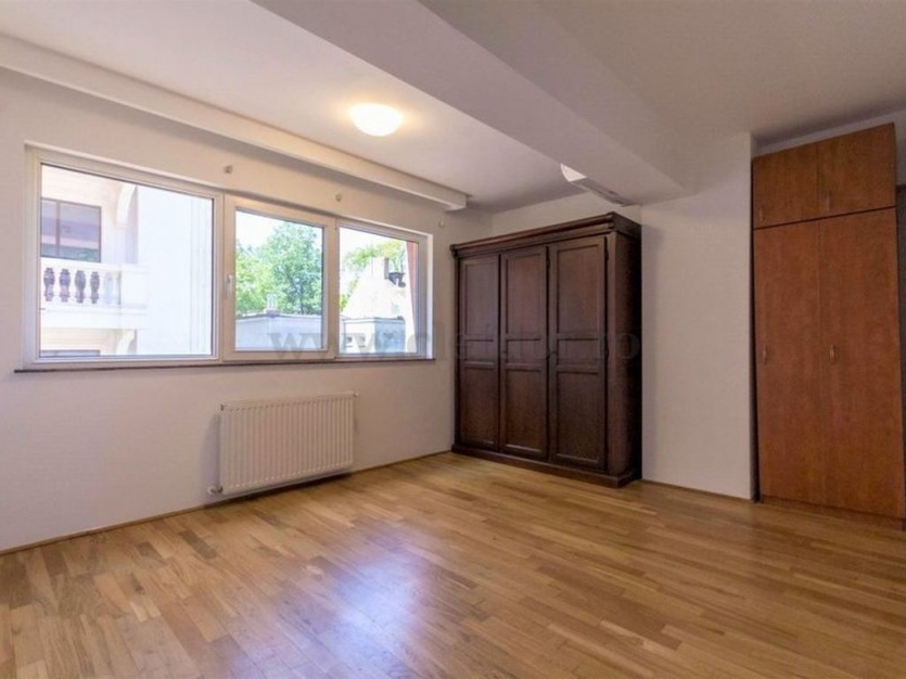 Aviatorilor - apartament cu 5 camere de inchiriat Aviatorilor - apartament cu 5 camere de inchiriat