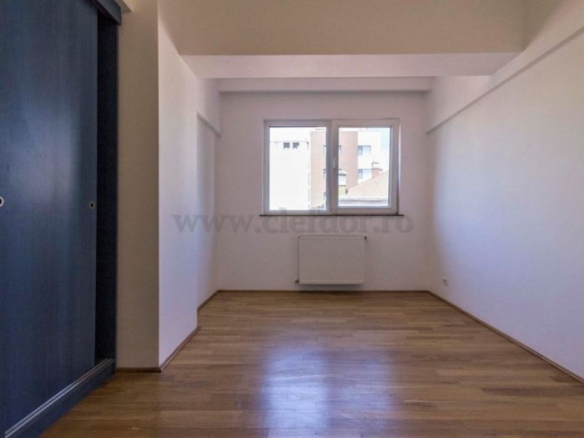 Aviatorilor - apartament cu 5 camere de inchiriat Aviatorilor - apartament cu 5 camere de inchiriat